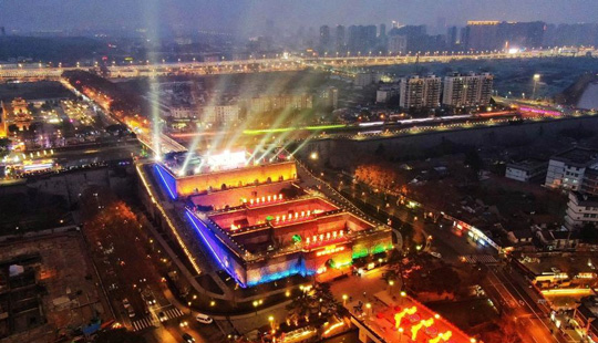 南京秦淮燈會(huì)亮燈洋溢濃濃年味