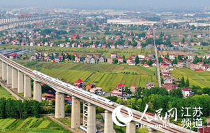 �^�lح���Kͨ�F·ͨ܇����ĉ�(m��ng)���c��(sh��)�`7��1�������Kͨ�F·��ʽ�_�����@�ǽ��K�����ĳǡ���ͨ�ĸ߹�r(sh��)����20��ǰ�ĉ�(m��ng)��һ����(sh��)�F(xi��n)��һ������Ľ�ͨ��(li��n)���a(ch��n)�I(y��)�f(xi��)ͬ���h(hu��n)�����Σ����L(zh��ng)���ǵĽ��K����������r������Ԕ��(x��)��