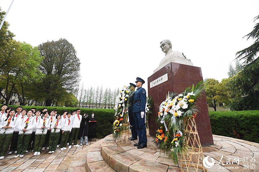 ��������(j��)�ЌW(xu��)������Ӣ�����(du��)�ČW(xu��)�������(hu��)�������׷˼����Ӣ��ʿ�� �����^(q��)ί���������D