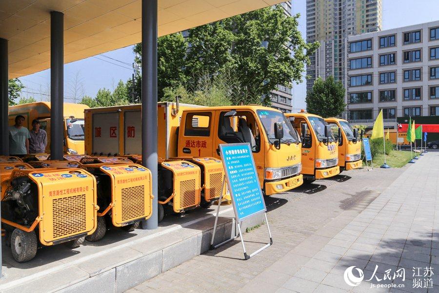 �ݾ��F(xi��n)��(ch��ng)չʾ�˷�Ѵ��܇��Һ����(d��ng)��վ�Լ�ɳ�����F�@��ɳ�������ɷ�Ѵ���Y������z