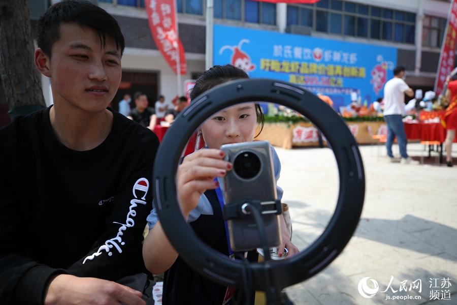 �ڶ�ʮһ���Ї���������H���r��(ji��)�_Ļ���S���y�z