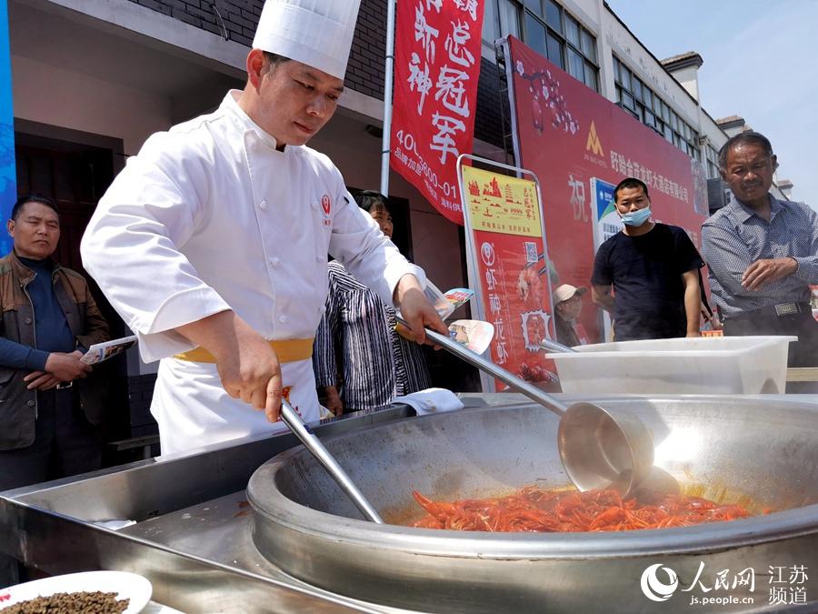 �_(k��i)Ļʽ�F(xi��n)��(ch��ng)������һ�l�����օ^(q��)��һ��(g��)��M������ɫ�a(ch��n)Ʒ�ľW(w��ng)�tֱ���g���W(w��ng)�tKOL���r(n��ng)��ݸ���Ⱥ�w��ֱ���ķ�ʽ�������r(n��ng)�Є�(d��ng)�������r(n��ng)���a(ch��n)Ʒ���_(k��i)��ȫ�µġ��߳�ȥ����ͨ�����R�Բ��z