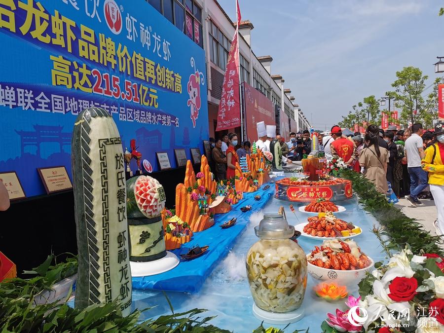 �_(k��i)Ļʽ�F(xi��n)��(ch��ng)������һ�l�����օ^(q��)��һ��(g��)��M������ɫ�a(ch��n)Ʒ�ľW(w��ng)�tֱ���g���W(w��ng)�tKOL���r(n��ng)��ݸ���Ⱥ�w��ֱ���ķ�ʽ�������r(n��ng)�Є�(d��ng)�������r(n��ng)���a(ch��n)Ʒ���_(k��i)��ȫ�µġ��߳�ȥ����ͨ�����R�Բ��z