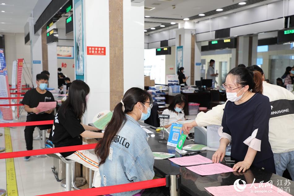 ��У���I(y��)������Ƹ��(hu��)�F(xi��n)��(ch��ng)��ͨ��(y��ng)Ƹ��λ����z