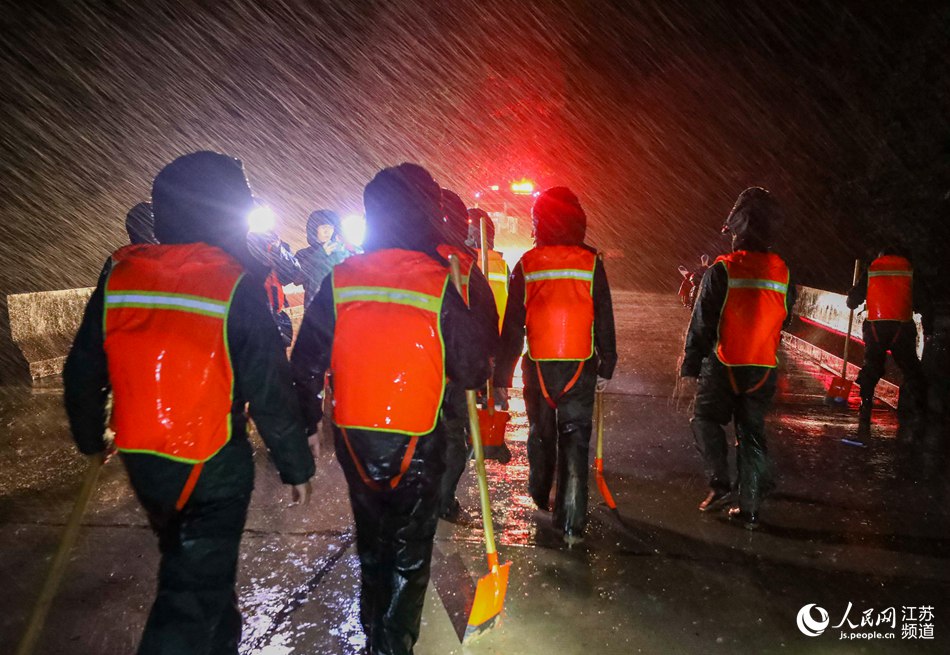 7��27�����g��������������Ԯ֧�(du��)ָ��(zh��n)�T�ڻ���ð��Ѳ�����w����z