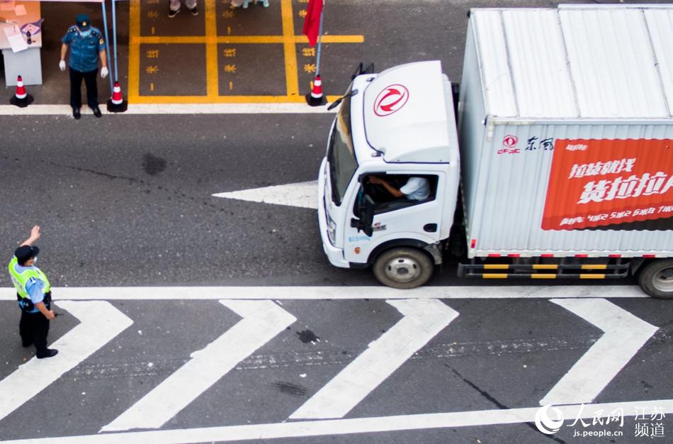 �������һ���ˆT���o(h��)�P(y��ng)�ݡ������T������׿���z