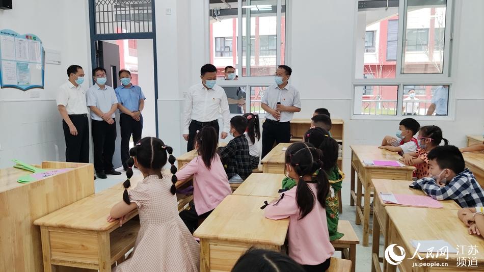 �_�W(xu��)��һ������hί��ӛ�K�����W(xu��)У����������Ԭ���z