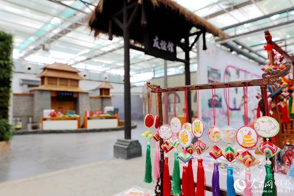 �Ͼ��r(n��ng)�I(y��)�����A����ɫ�ֹ�ˇƷչʾ������W(w��ng)ӛ�� ������z