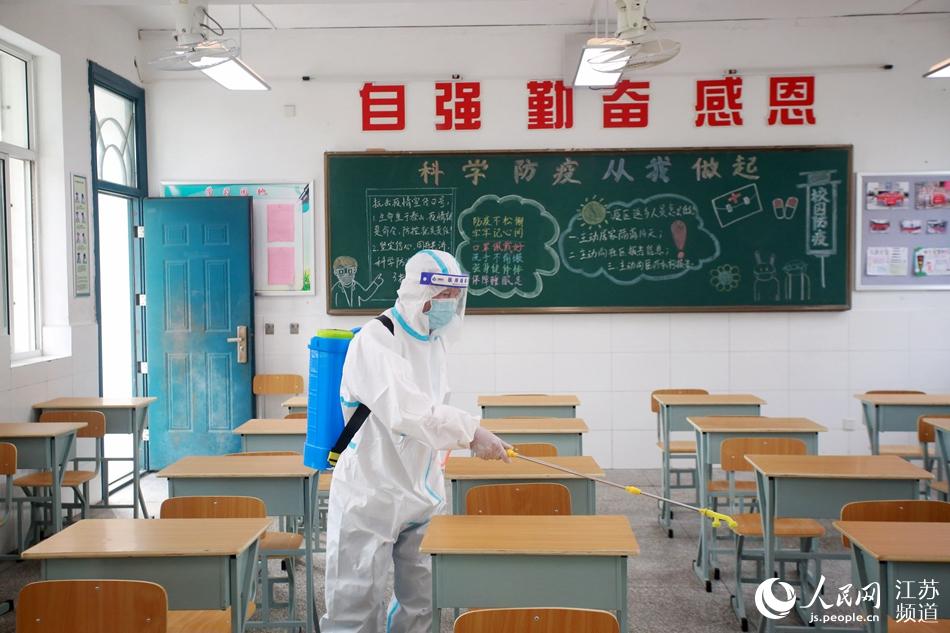 �����ˆT�ڽ������M(j��n)���������ϵ����z