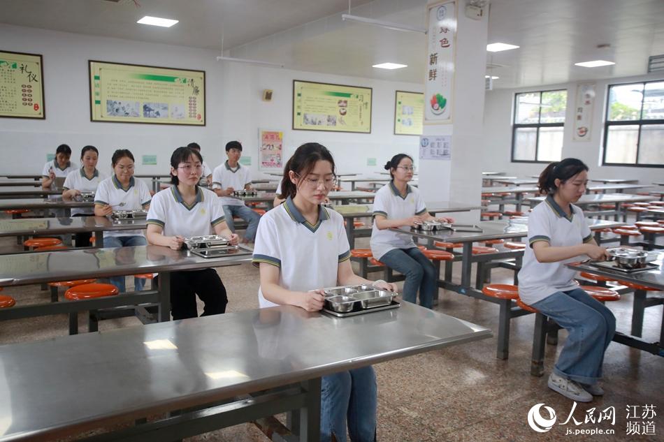 ģ�M�ݾ��W(xu��)����ʳ�þͲ͡��ϵ����z