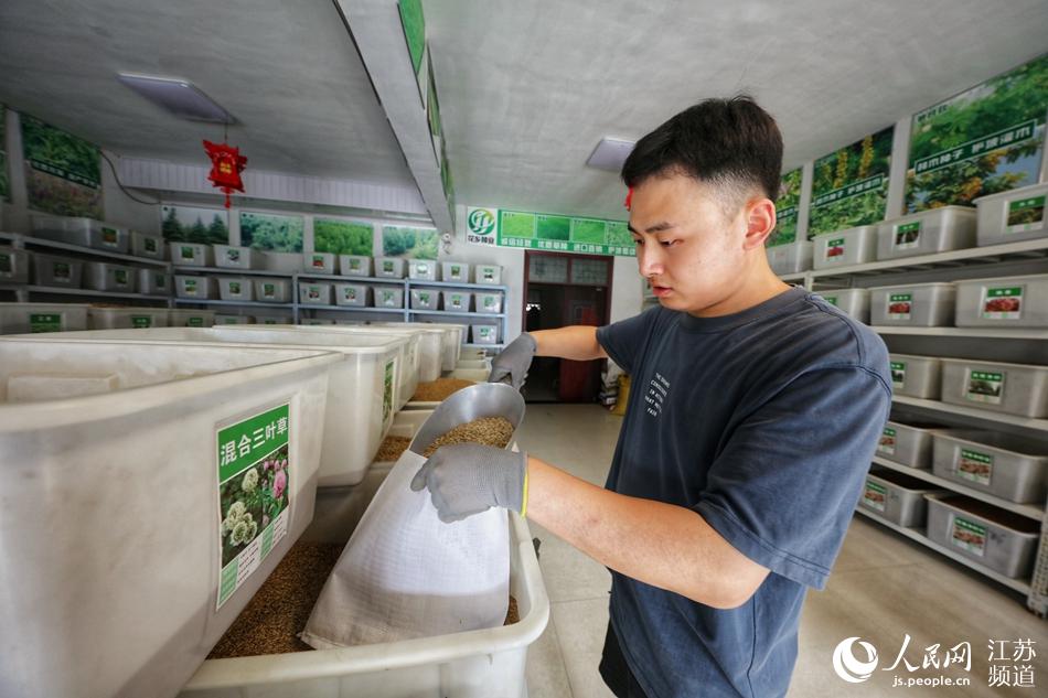 ����ӆ�κ󣬹����ˆT����(k��)��ȡ���N������W(w��ng) �R�c�c�z