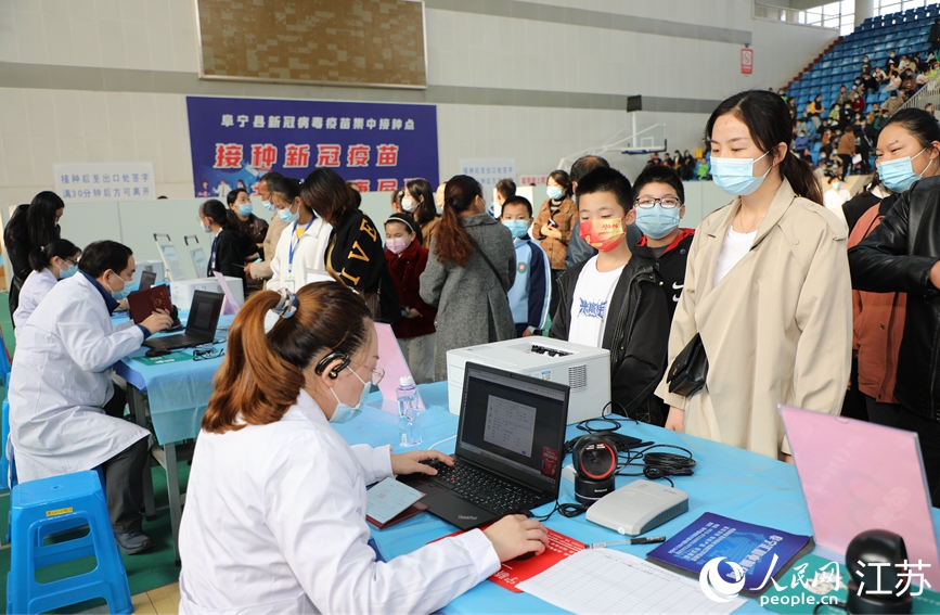 С�����ڼ��L(zh��ng)����ͬ���M(j��n)������ӷN��ӛ�� ��z