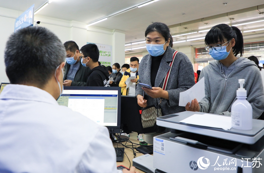 ���B�Ƹ����M�܅^(q��)һ�¹����缯�нӷN�c(di��n)���W(xu��)���ڼ��L������M(j��n)������ӷNǰ�ĵ�ӛ���������\�z