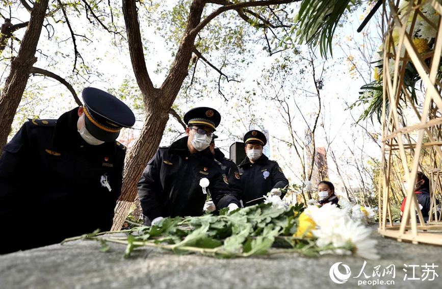 ���Ͼ����������y�߾��I���@�������z