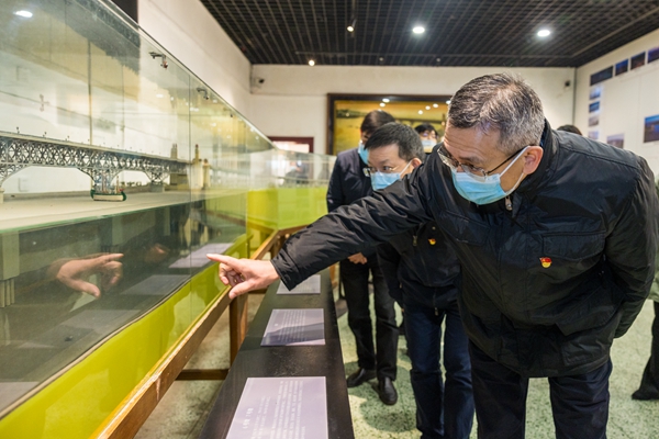 打卡南京長(zhǎng)江大橋紀(jì)念館。季斯雨攝