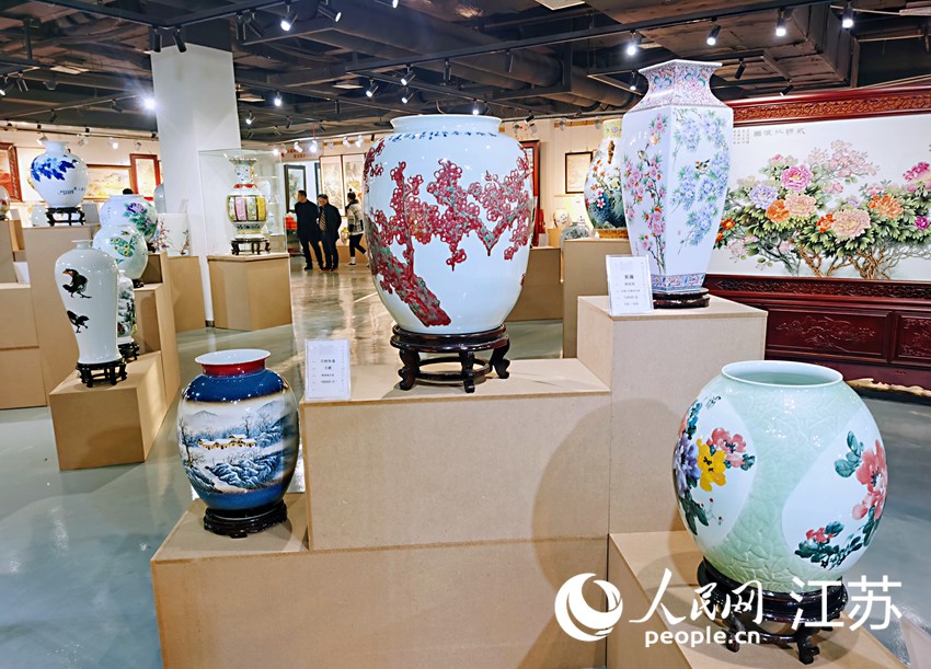 ��ͨ�������(zh��n)�ɵ����e�k�����մɾ�Ʒ�^Ʒչ������Wӛ�� ���^���z