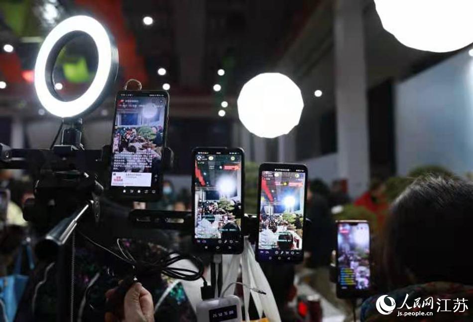 ����ͨ�^ֱ�����u����ʽ�N���辰�����A���z