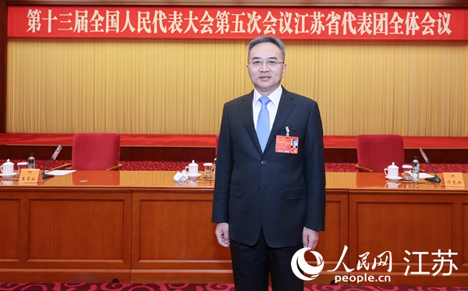 龍翔代表：在國(guó)家重大工程項(xiàng)目中增加禮敬勞動(dòng)者內(nèi)容