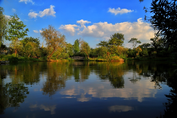 生態(tài)優(yōu)美的東進村。 靖江市委宣傳部供圖