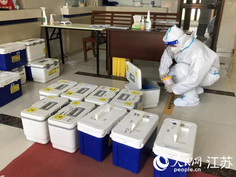 張?jiān)票诖虬怂岵蓸訕颖尽８叽拘麄鞑抗﹫D