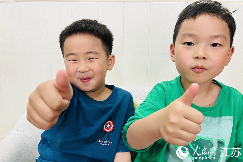 為美食點(diǎn)贊。張靜攝