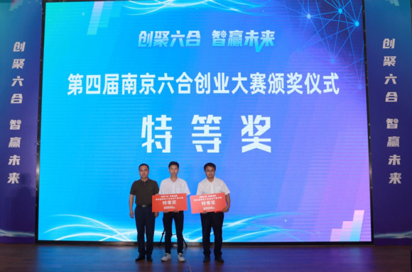 �C��(ji��ng)�xʽ������܎���D