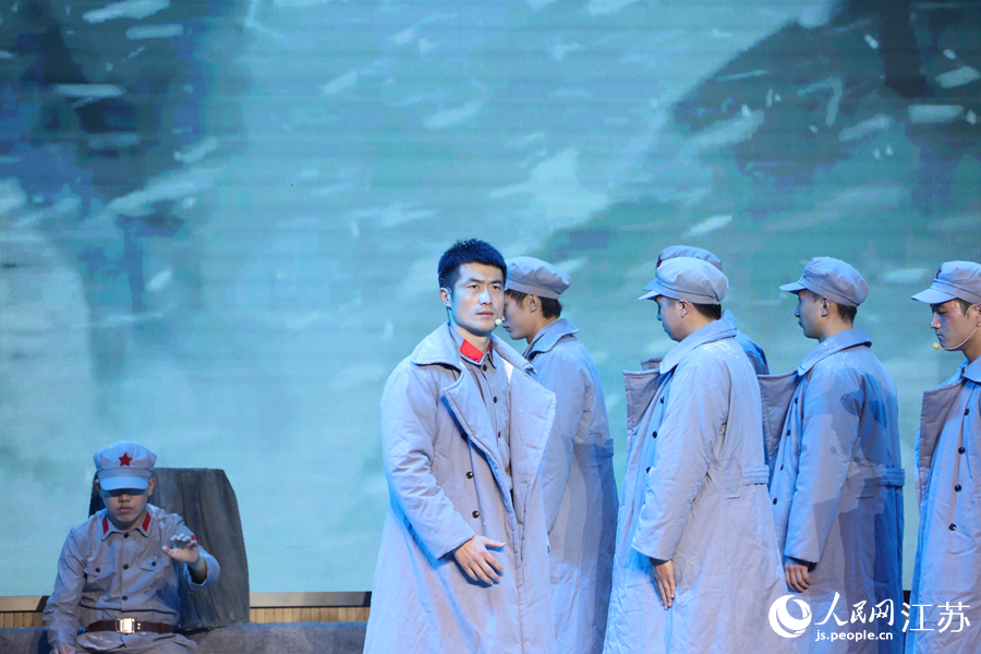 淮安市山陽小學(xué)帶來的紅色故事宣講《豐碑》。人民網(wǎng) 張瀚天攝