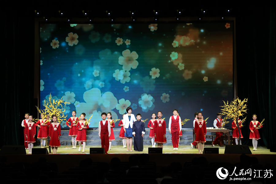 ���Ի������ܶ����t܊С�W(xu��)�ļtɫ�������v��һƷ÷�㡷�����ɔz