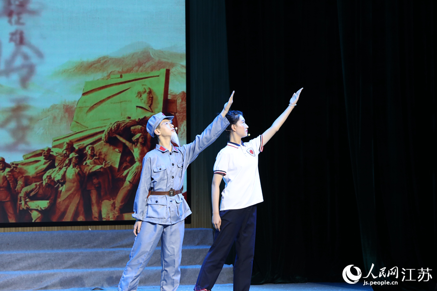 ���Ի������ܶ����t܊�ЌW�ļtɫ�������v���L��·�ϵ�׷���ˡ�������W(w��ng) �����z