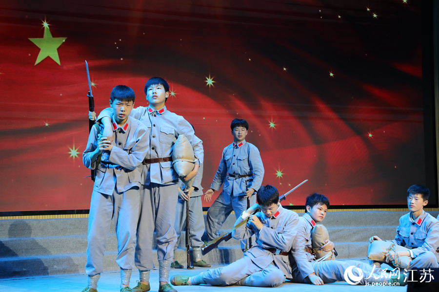 ��(l��i)�Ի�������p�Z(y��)�W(xu��)У���в�����(l��i)�ļtɫ�������v��׌����ʿ�������µ�܇���(zh��n)�ۡ������ɔz