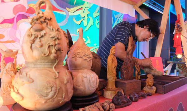 ���z�м������^(q��)���D