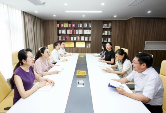 建設(shè)&ldquo;清風(fēng)書屋&rdquo;引導(dǎo)黨員干部勤于讀書生活。蔡玉成攝