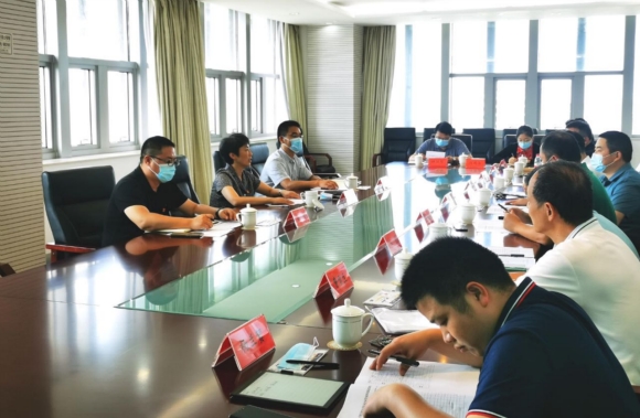 區(qū)紀(jì)工委組織召開優(yōu)化營(yíng)商環(huán)境座談會(huì)現(xiàn)場(chǎng)征求企業(yè)意見建議。李珮珮攝