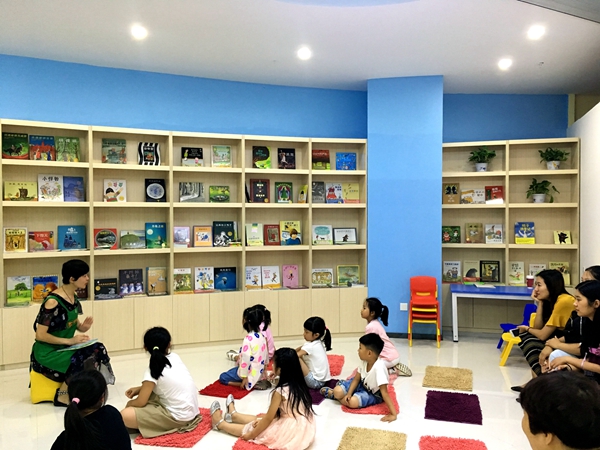 商業(yè)綜合體內(nèi)的青少年城市書房成為閱讀打卡新坐標(biāo)。李慧君攝