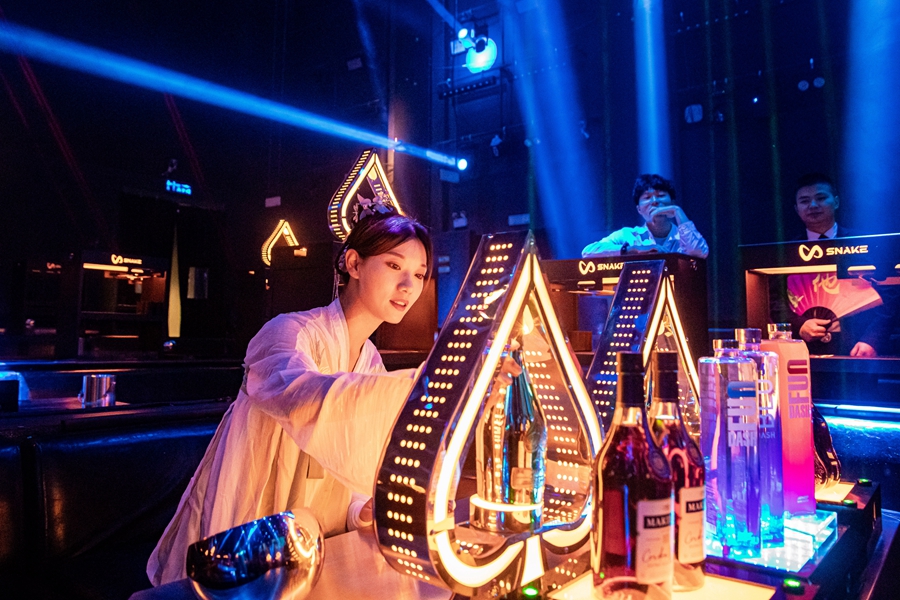 景區(qū)酒吧。