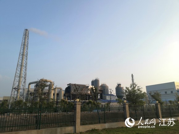 此次被當(dāng)?shù)鼐用穹从硰U氣刺鼻的企業(yè)。 人民網(wǎng) 張玉峰攝