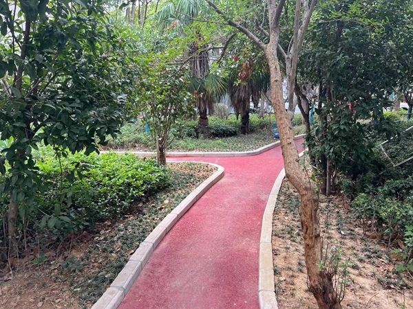 整治后的崗虹苑小區(qū)。秦宣攝