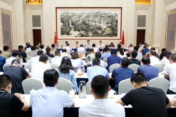 鹽城經(jīng)開區(qū)黨工委召開全區(qū)國有企業(yè)高質(zhì)量發(fā)展推進會。蔡玉成攝