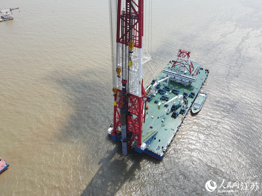 張靖皋長(zhǎng)江大橋主體工程打下第一樁。陸琪攝