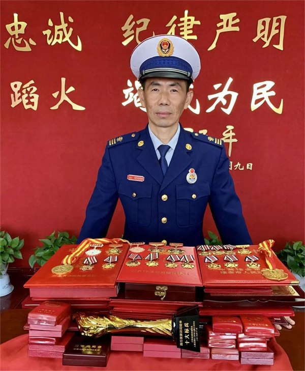 25年來，陳新寬獲得榮譽(yù)無數(shù)。淮安區(qū)委宣傳部供圖