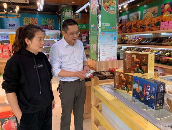 農(nóng)產(chǎn)品在店鋪內(nèi)上架、銷售。吳江煙草供圖