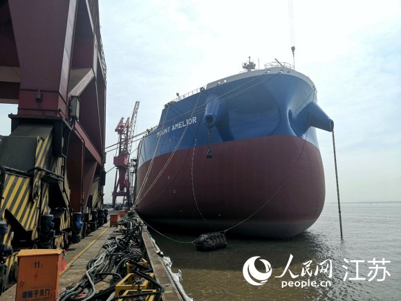 等待交付的液化天然氣運輸船。 人民網(wǎng) 張玉峰攝