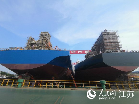 在船塢進行組裝建造的大型油輪。 人民網(wǎng) 張玉峰攝