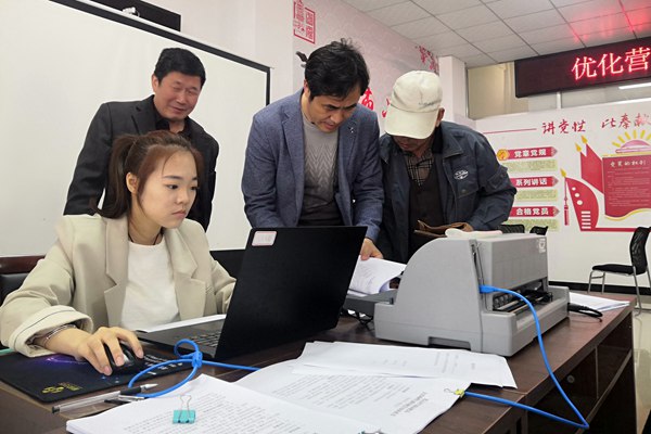 流動審批走進海島海港、自貿(mào)片區(qū)，坐等到上門，不斷豐富載體模式。王洋攝
