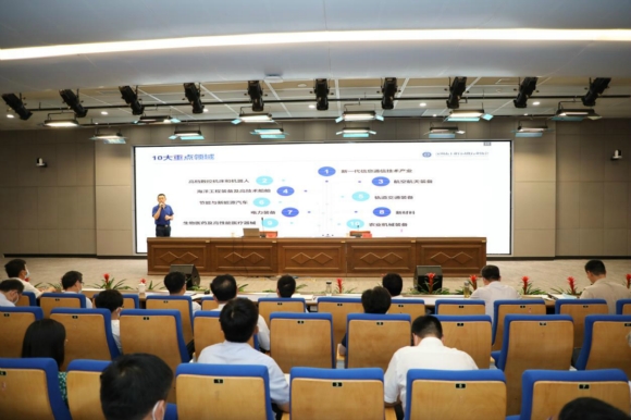 圖為授課現(xiàn)場。劉澤攝