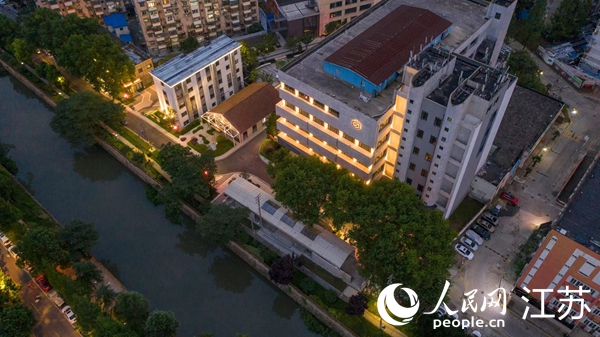 夜色下的紅五月硅巷。人民網 馬曉波攝