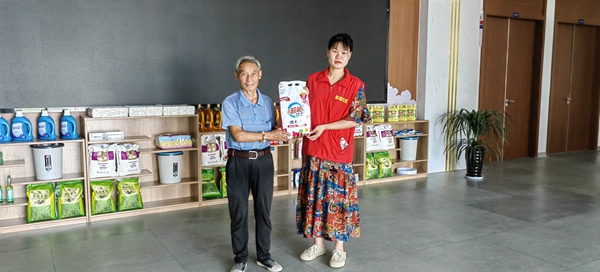 志愿服務(wù)積分兌換生活用品。泗洪縣委宣傳部供圖