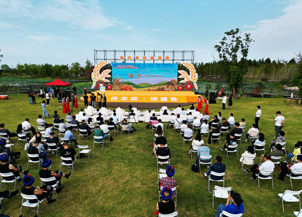 豐收節(jié)活動現(xiàn)場。人民網(wǎng)記者 王繼亮攝