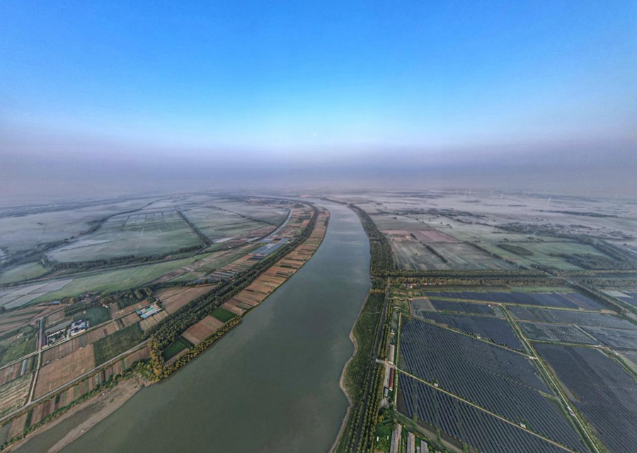 圖為江蘇泗洪縣雙溝鎮(zhèn)新能源產(chǎn)業(yè)基地。