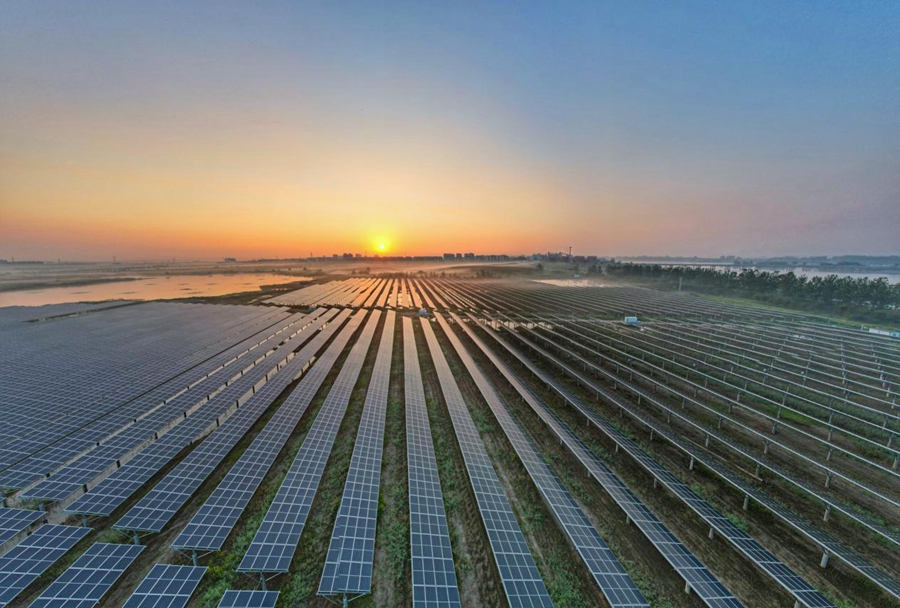 圖為江蘇泗洪縣雙溝鎮(zhèn)新能源產(chǎn)業(yè)基地。